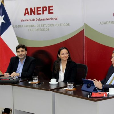 ANEPE presentó libro del ex alumno Dr. Gonzalo Montaner y de la periodista Andrea Arístegui