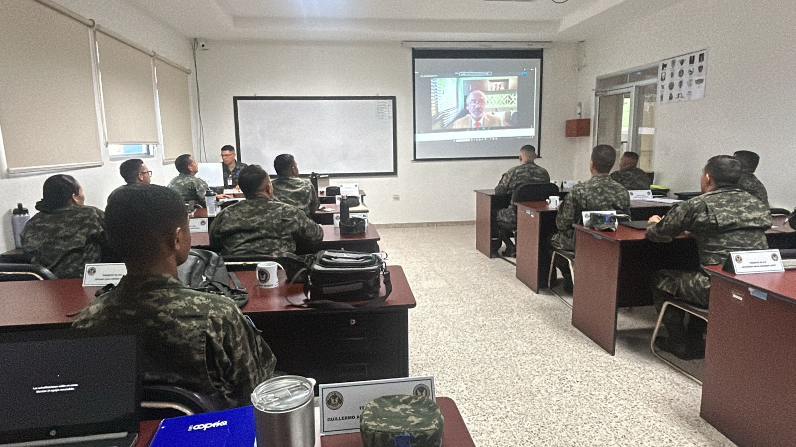 Carlos Bertens expone sobre Geopolítica y el Espacio Aéreo y Exterior en el Colegio de Defensa de Honduras