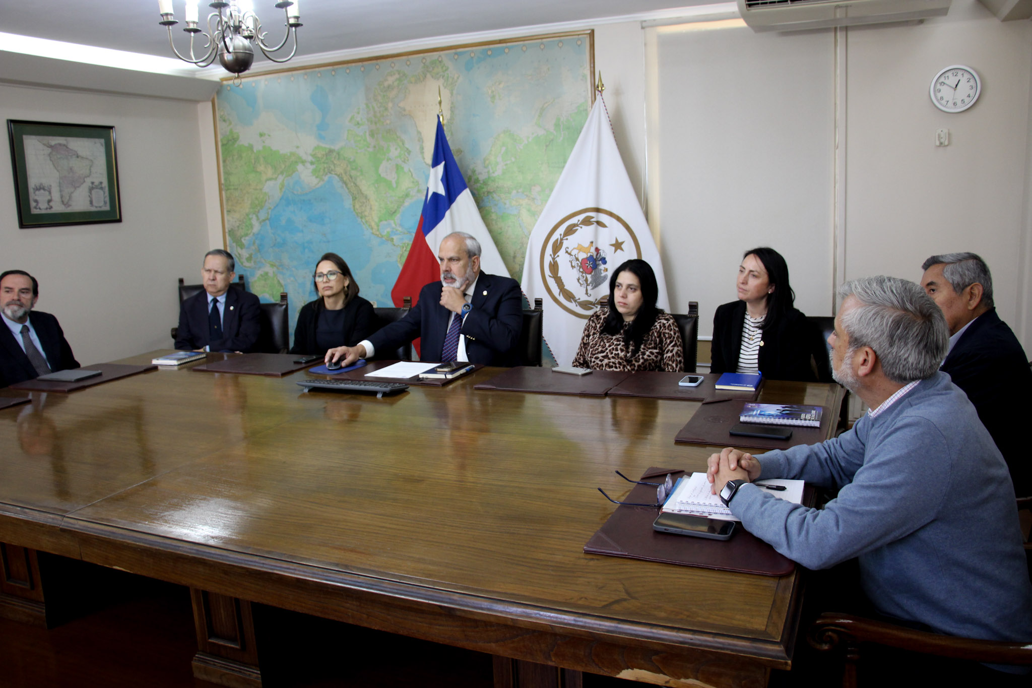 ANEPE y PUCV fortalecen vínculos de colaboración en reunión de coordinación