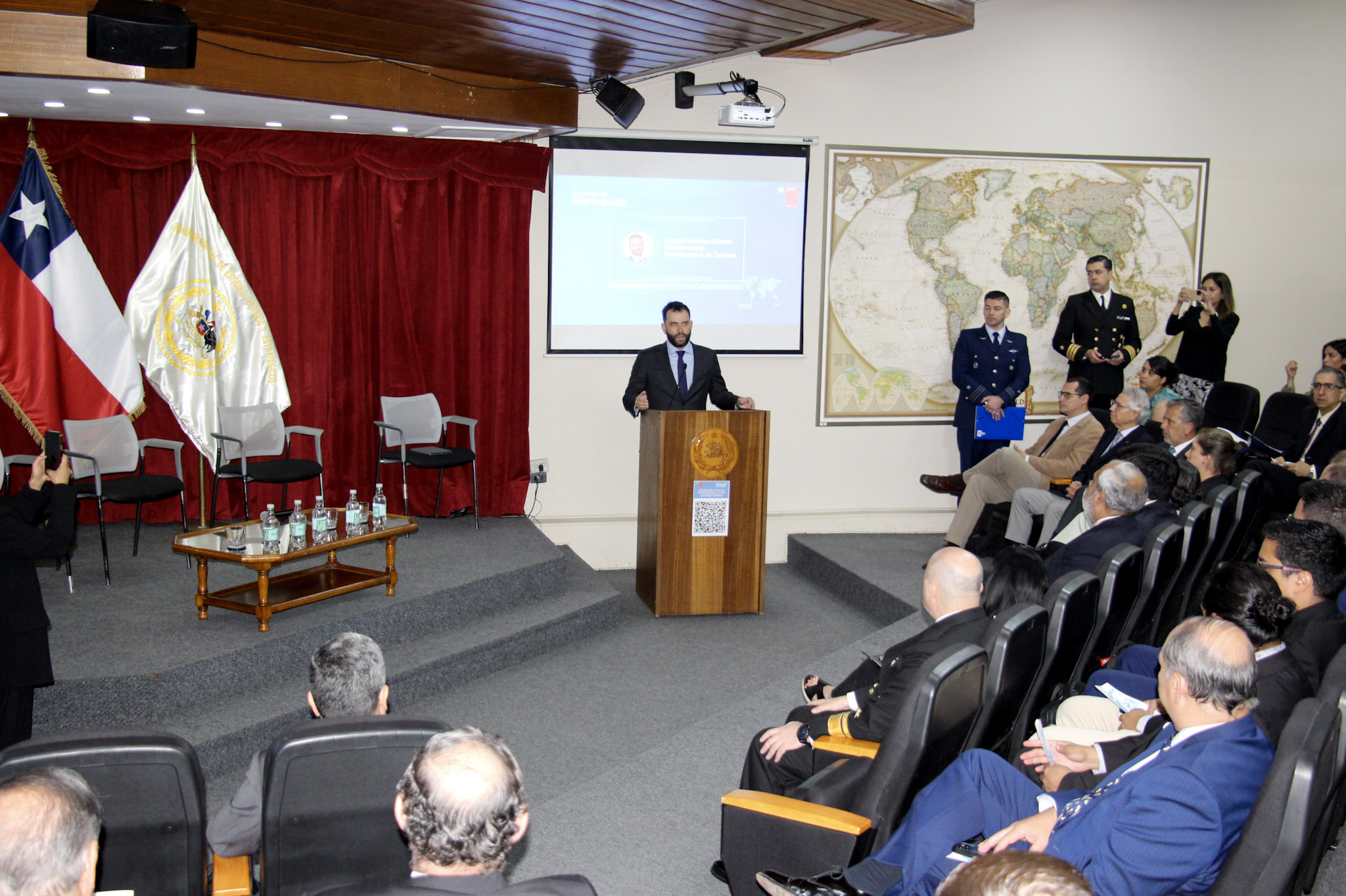 Seminario en la ANEPE sobre sistemas no tripulados para la Defensa