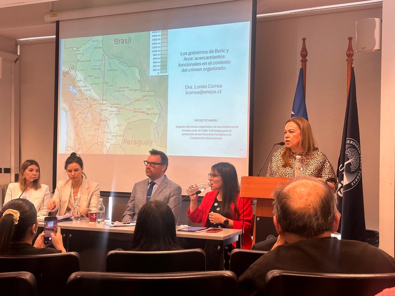 Dra. Loreto Correa presenta análisis sobre crimen organizado en seminario de la Universidad Finis Terrae