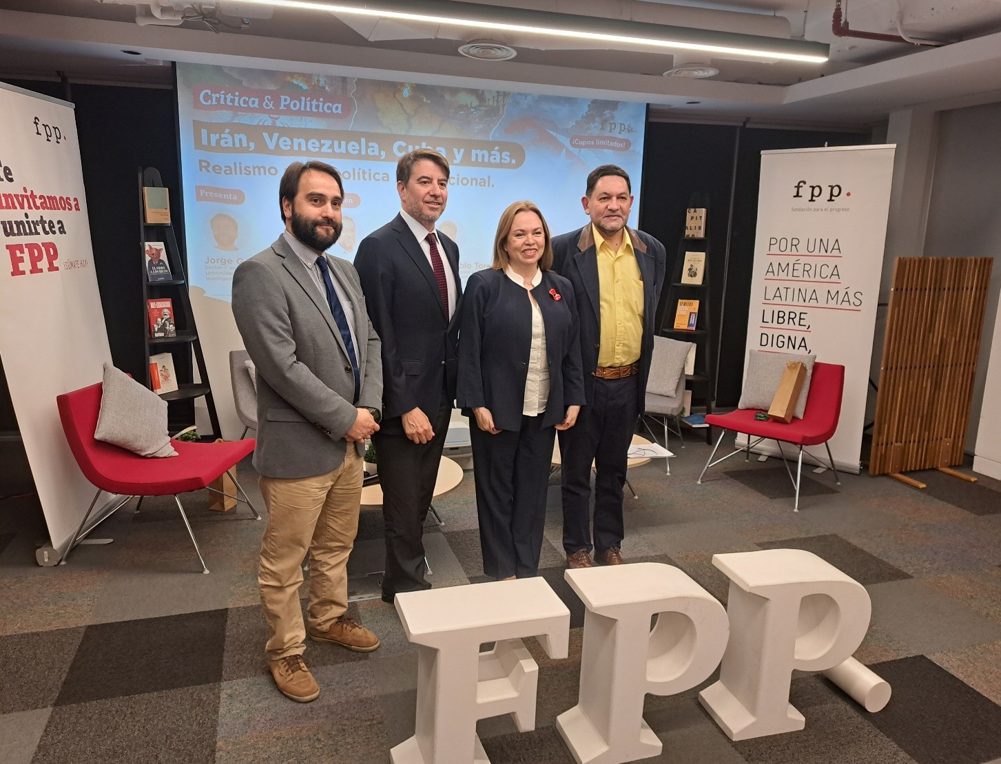 Dra. Loreto Correa participa en conversatorio en la Fundación para el Progreso