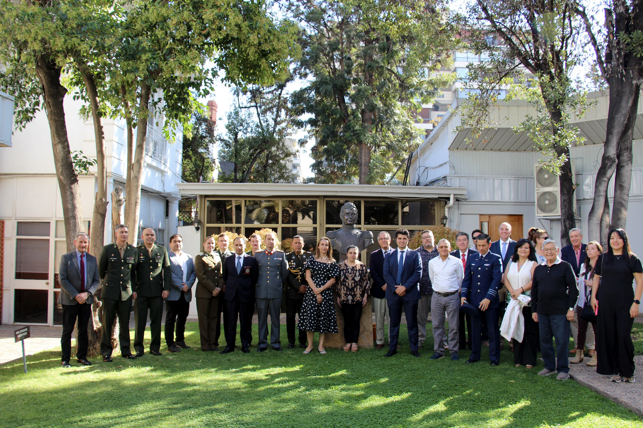 En la ANEPE se presentó el libro “Dos Alas del Liderazgo” con taller participativo