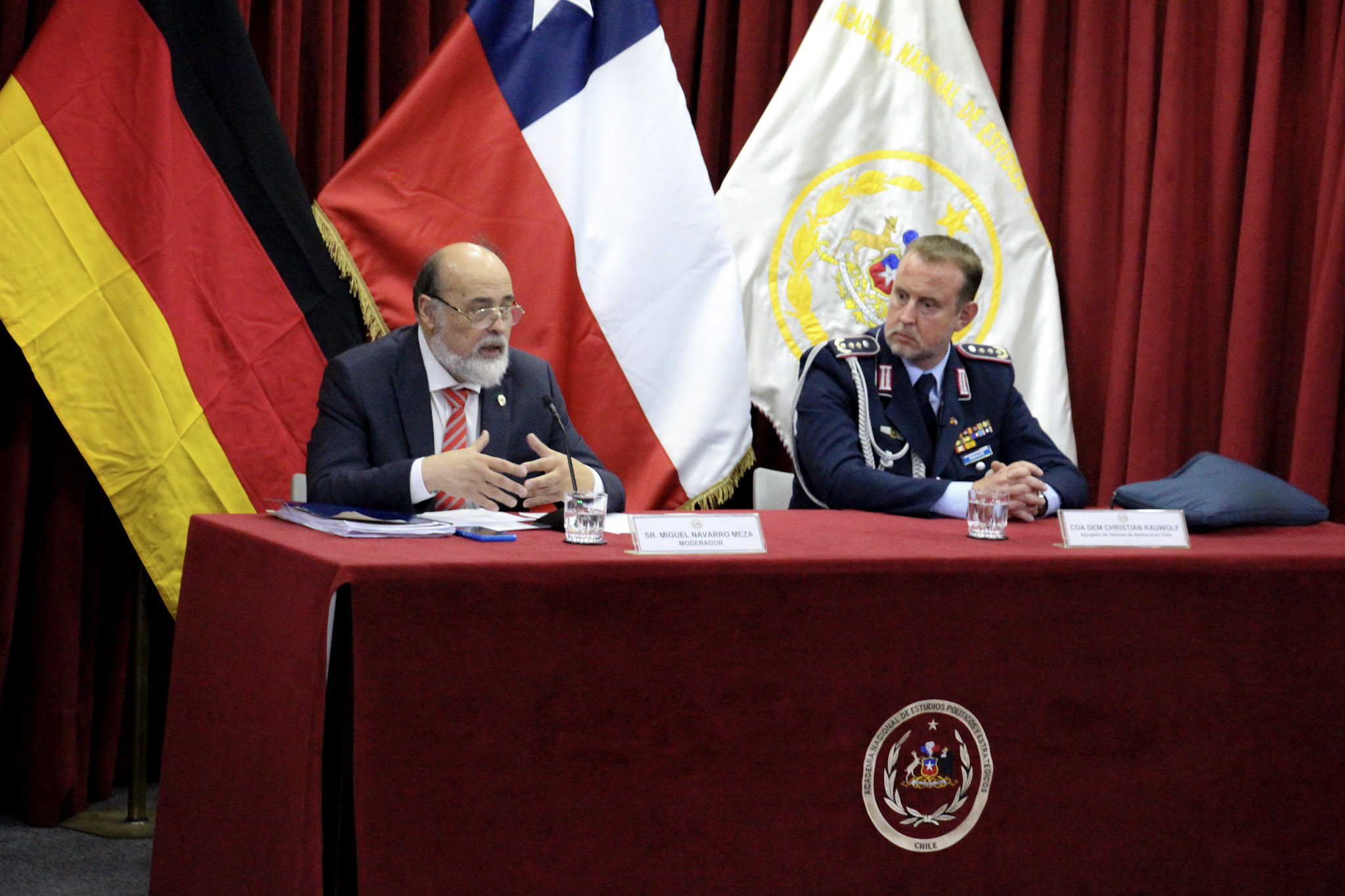 Conversatorio en la ANEPE abordó los desafíos de los conflictos del futuro