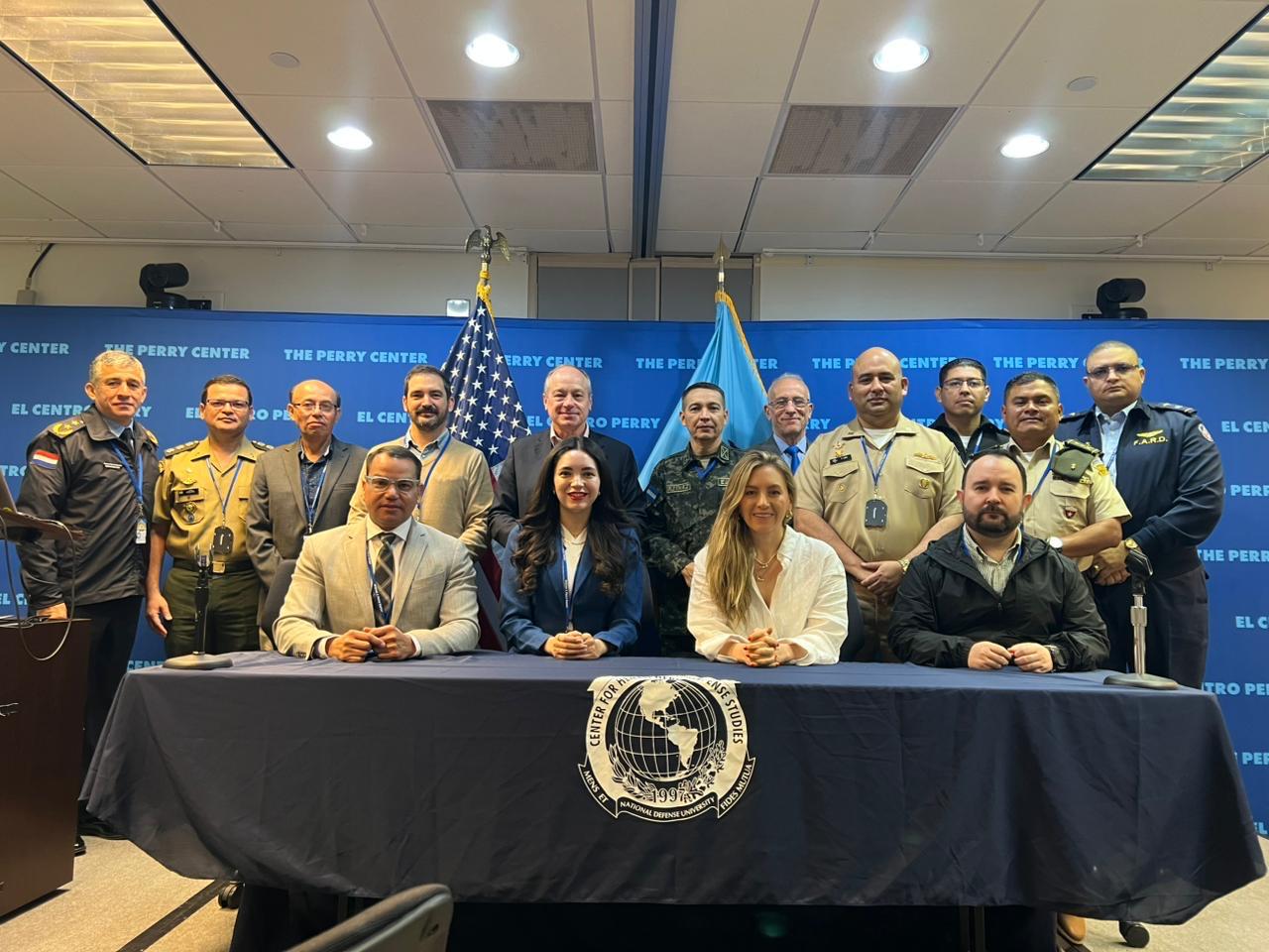 Dr. Carlos Ojeda participa por noveno año como facilitador en curso estratégico de la Universidad de Defensa de EE.UU.