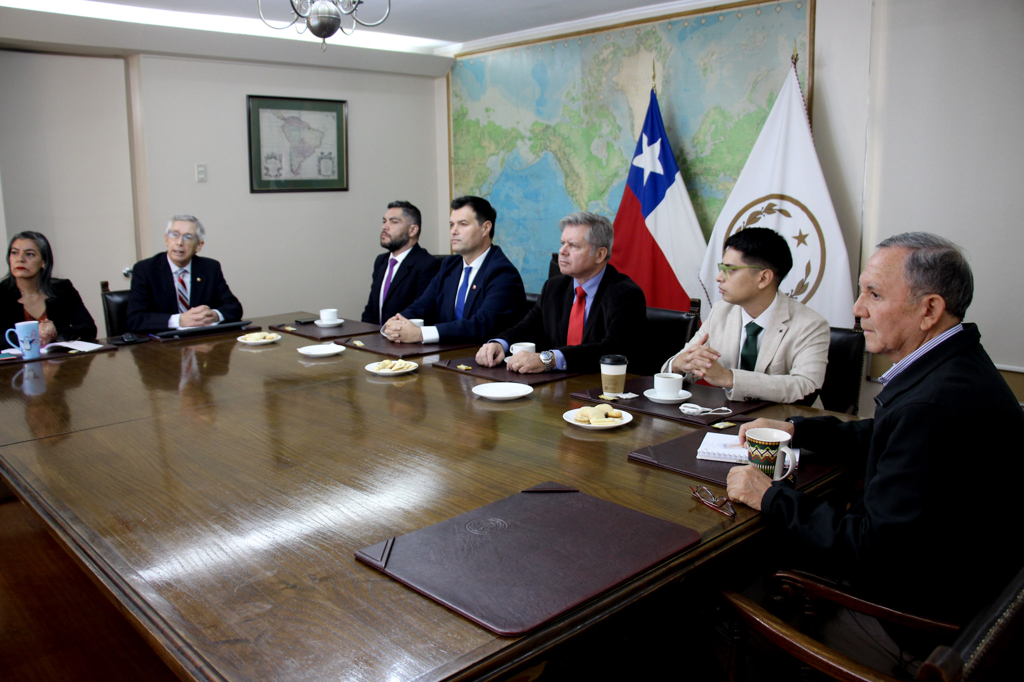Reunión de trabajo entre los Departamentos de Auditoría Interna de la Subsecretaría de Defensa y la ANEPE