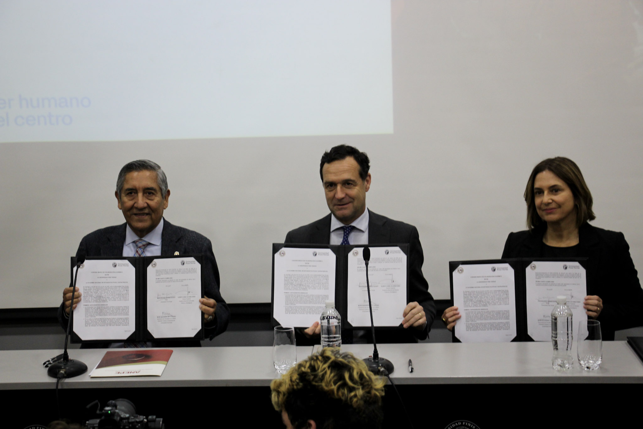 ANEPE y Universidad Finis Terrae suscriben convenio de cooperación académica