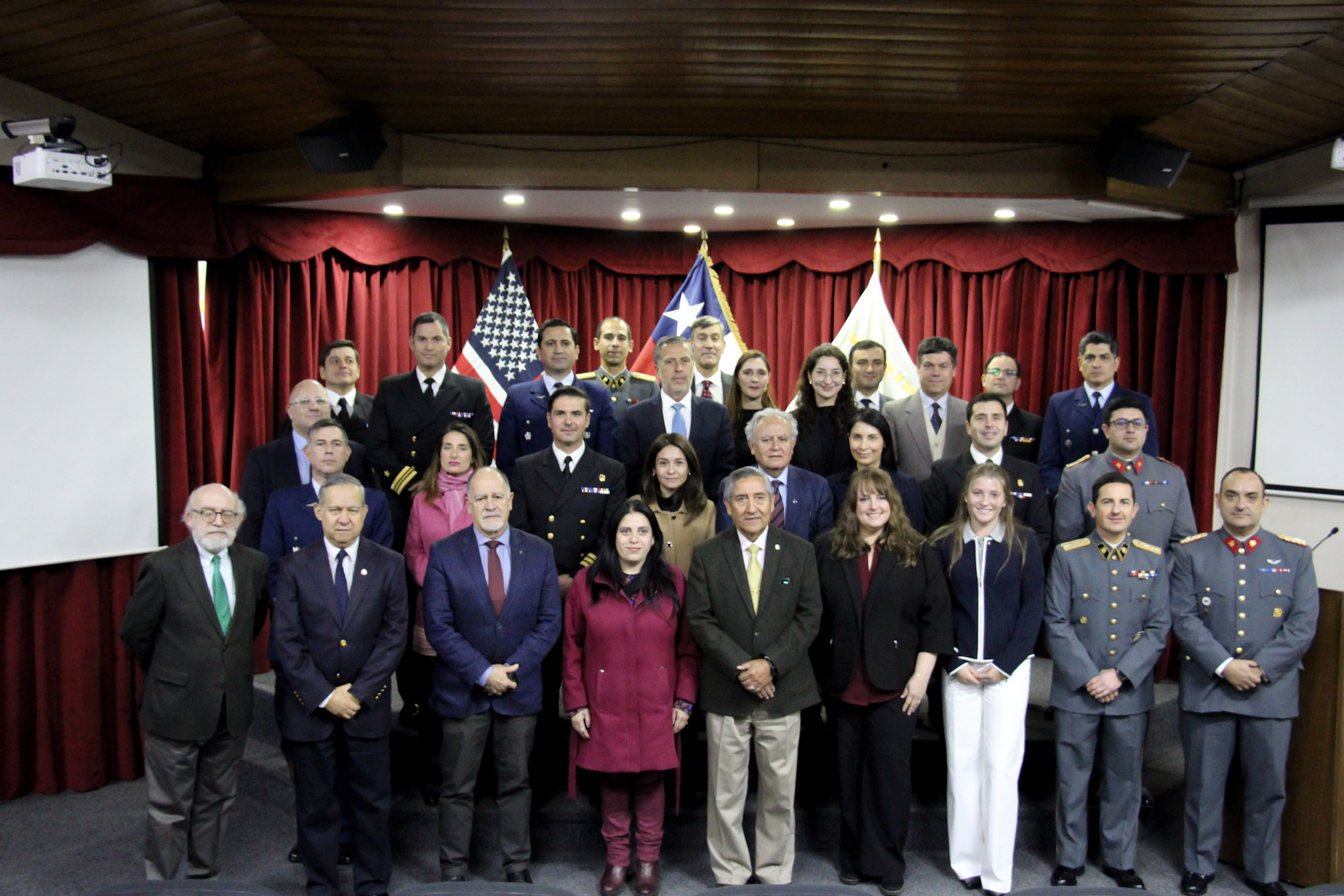 Finalizó curso internacional sobre liderazgo y defensa desarrollado en la ANEPE